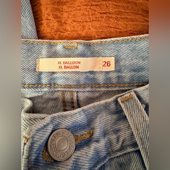 NWOT Women’s 26 barrel Levi's Denim Jeans - Picture 4 of 5